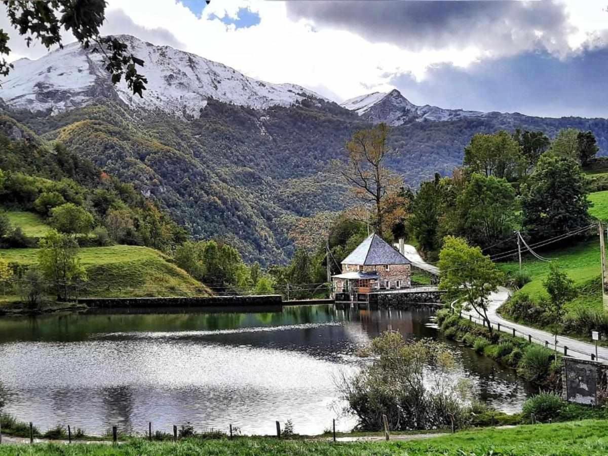 Apartamentos Rurales La Laguna Somiedo Valle de Lago Buitenkant foto