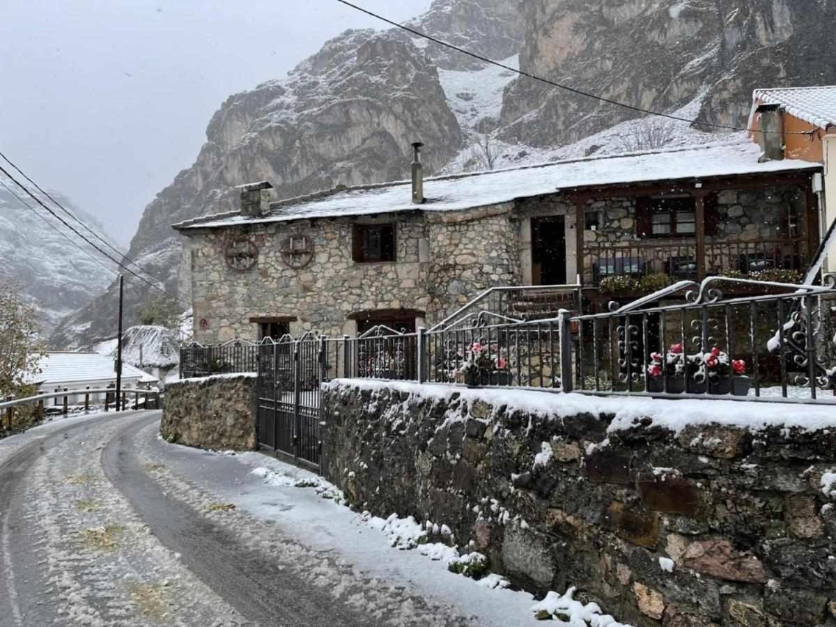 Apartamentos Rurales La Laguna Somiedo Valle de Lago Buitenkant foto