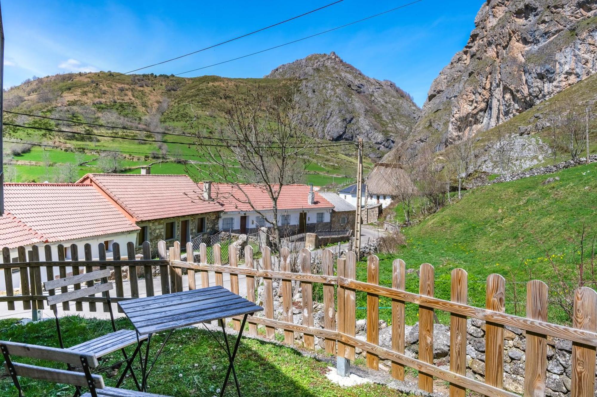 Apartamentos Rurales La Laguna Somiedo Valle de Lago Buitenkant foto
